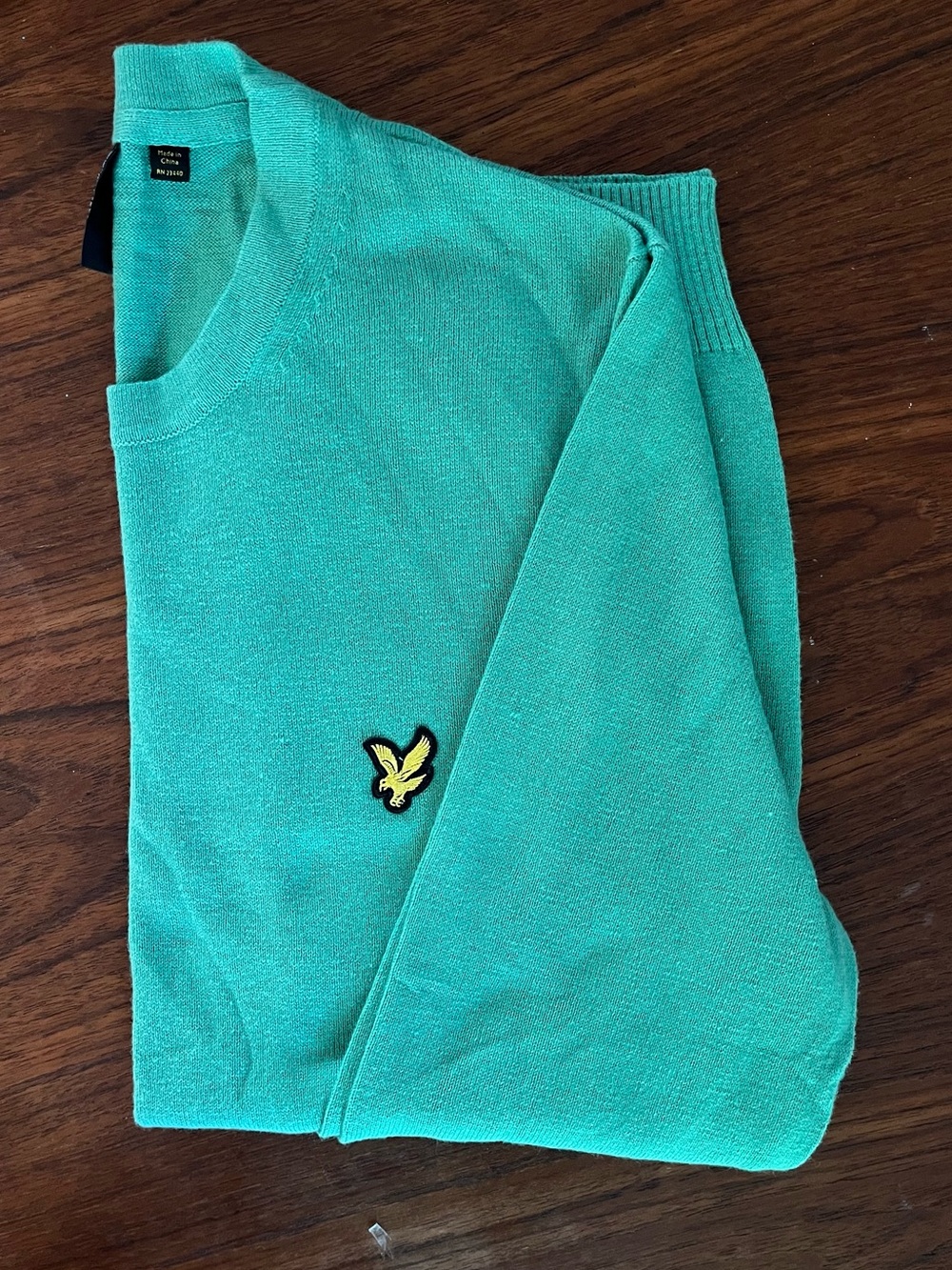 Men’s crew neck sweater.